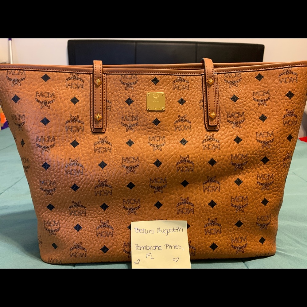 AVAILABLE 🛍Anya Logo Print Medium Shopper Tote